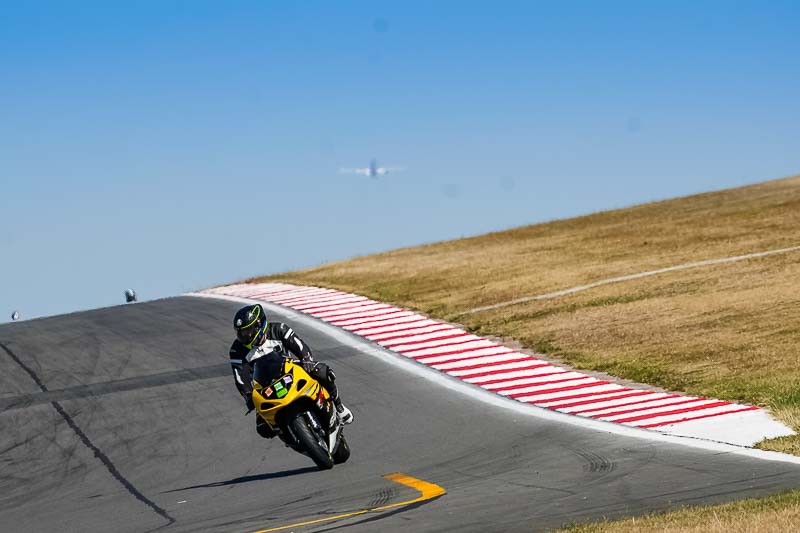 donington no limits trackday;donington park photographs;donington trackday photographs;no limits trackdays;peter wileman photography;trackday digital images;trackday photos